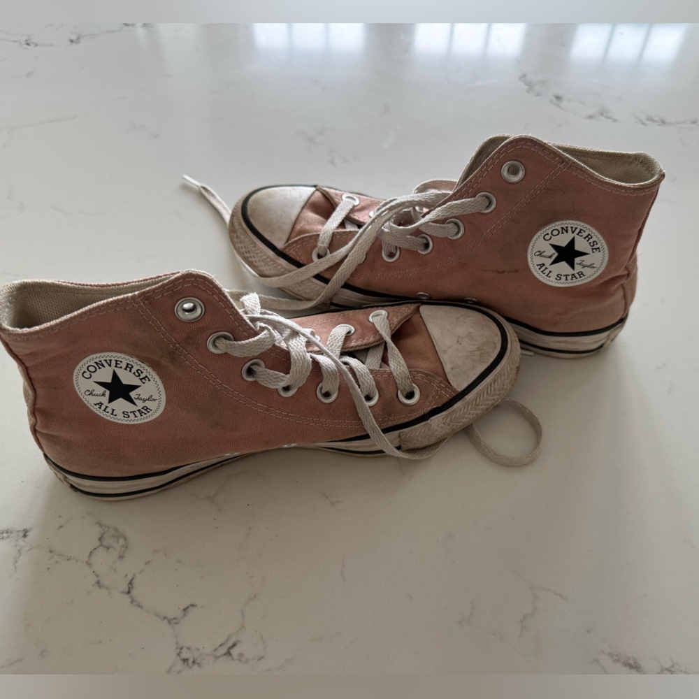 Converse High-Tops in Light Pink